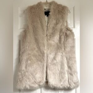 Banana Republic faux fur vest size small